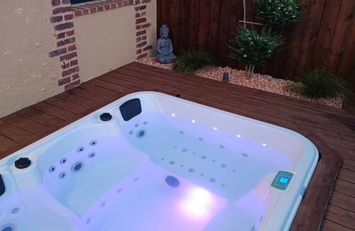 Montreuil-le-Henri House | Romantic cottage with private spa in the heart of nature
