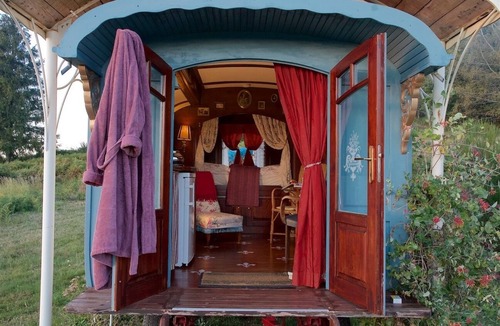 La Chabanne Cabin | Romantic gypsy wagon with a great view from your hottub in beautiful nature.