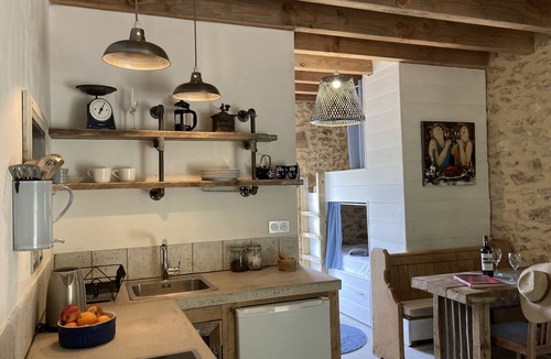 Monpazier House | Romantic holiday accommodation sleeps 4, with shared swimming pool in Dordogne