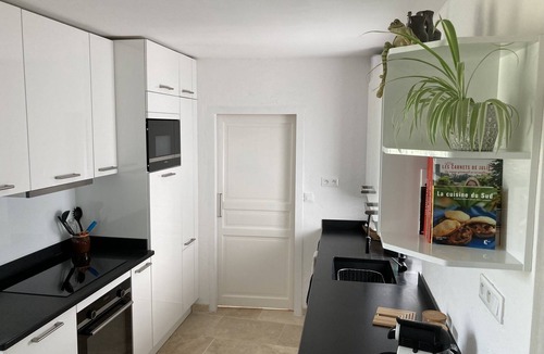 Sauveterre Cottage | Romantic holiday cottage with private pool and massage treatments – for 2 people