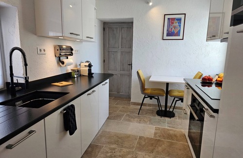 Sauveterre Cottage | Romantic holiday cottage with private pool and massage treatments – for 2 people