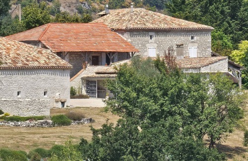 Sauveterre Cottage | Romantic holiday cottage with private pool and massage treatments – for 2 people