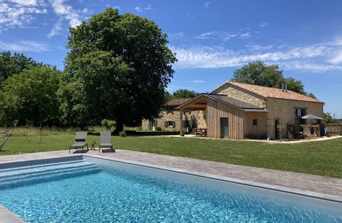 Monpazier Apartment | Romantic one bedroom studio apartment with pool , walking distance to Monpazier