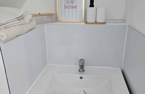 Saint-Jean-de-Vaux Apartment | Romantic Studio