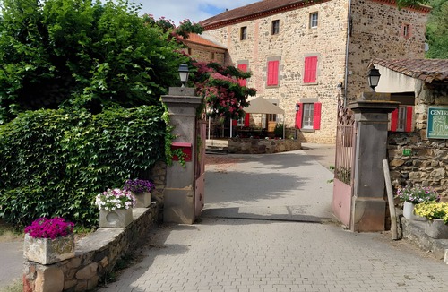 Saint-Gervazy Apartment | Room 4 with Shared Terrace, Wi-Fi and Air Conditioning