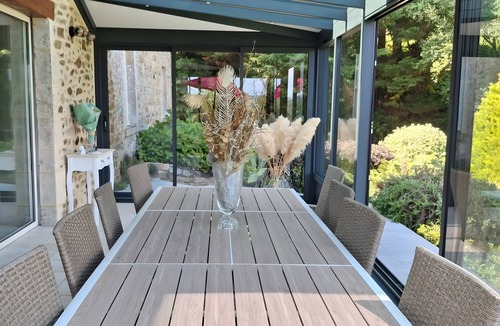 Le Vretot Apartment | Room 'Améthyste' with Shared Terrace, Shared Garden and Wi-Fi