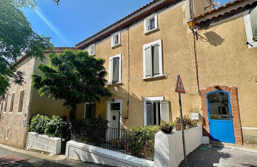 Treilles Apartment | Room "Cers" with Shared Terrace, Wi-Fi and Air Conditioning