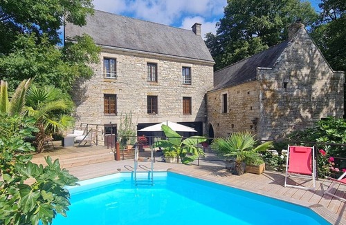 Saint-Ave Apartment | Room 'Chambre Campagne' with Shared Pool, Shared Terrace and Wi-Fi
