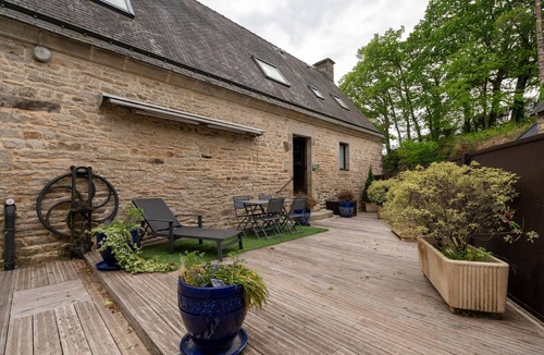 Saint-Ave Apartment | Room 'Chambre Campagne' with Shared Pool, Shared Terrace and Wi-Fi