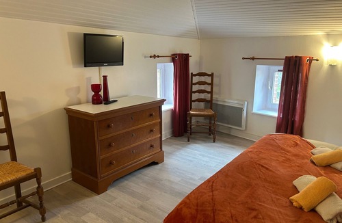 Saint-Gervazy Apartment | Room 'Chambre Face Au Chateau' with Shared Terrace and Shared Garden