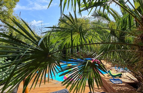 Saint-Ave Apartment | Room 'Chambre Mer' with Shared Pool, Shared Terrace and Wi-Fi