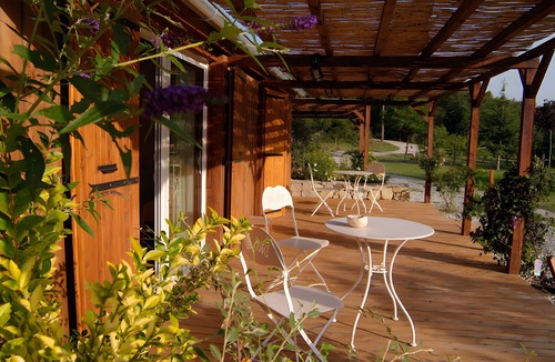 L'Epine Apartment | Room 'Cytise' with Private Terrace, Shared Garden and Wi-Fi