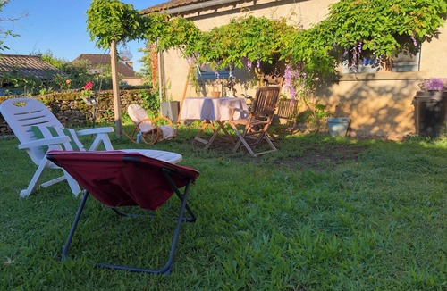 Saint-Projet Bed & Breakfast | ROOM for 2 adults 1 h30 from TOULOUSE - Pets under -3 kg accepted.
