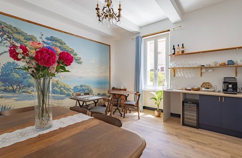 Treilles Apartment | Room “Garrigue” with Shared Terrace, Wi-Fi and Air Conditioning