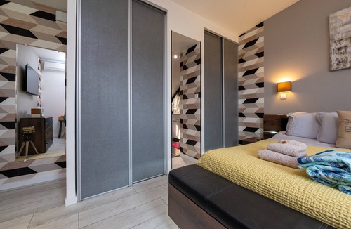 Ploeren Bed & Breakfast | Room 'Gwened' with Shared Terrace, Wi-Fi, and Air Conditioning