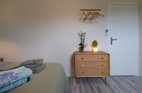 Ploeren Bed & Breakfast | Room 'Houat' with Shared Terrace, Wi-Fi, and Air Conditioning