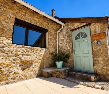 Saint-Saud-Lacoussiere House | Rosemarie's Den