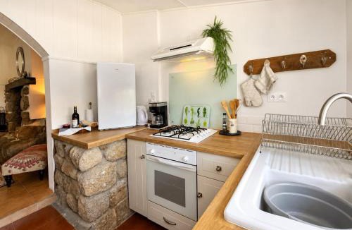 Saint-Saud-Lacoussiere House | Rosemarie's Den