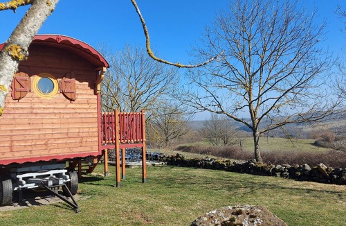 Massiac Ski Chalet | Roulotte de Charme Dans le Cantal en Auvergne