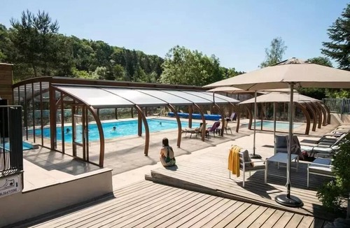 Saint-Paulien Cabin | Roulotte du Velay 18m2 + Terrace 15m2 4 Personen
