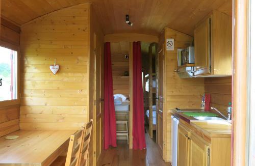 Saint-Paul-le-Gaultier Bed & Breakfast | Roulotte Pleine Nature