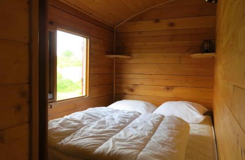 Saint-Paul-le-Gaultier Bed & Breakfast | Roulotte Pleine Nature
