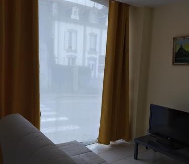 Chateauneuf-du-Faou Apartment | Roz Aon