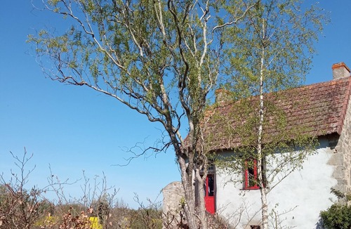 Parsac House | rural cottage with garden overlooking the swimming pond