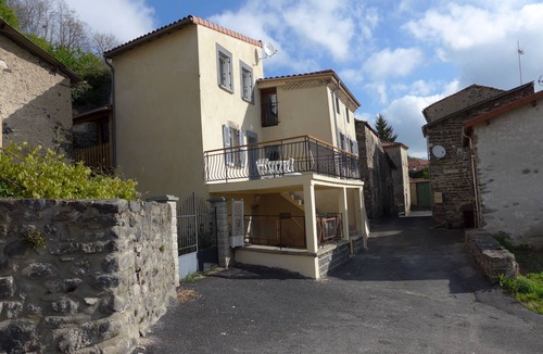 Tourzel-Ronzieres House | Rural cottage in Auvergne