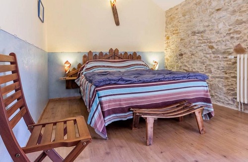 Bouvron Bed & Breakfast | Rustic Charm in Bouvron: Cozy Room, Private Ensuite, Child-Friendly Amenities & Fireplace Breakfast