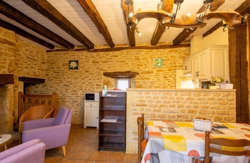 Marcillac-Saint-Quentin Cottage | Rustic stone house near Sarlat, garden, 6 pers.