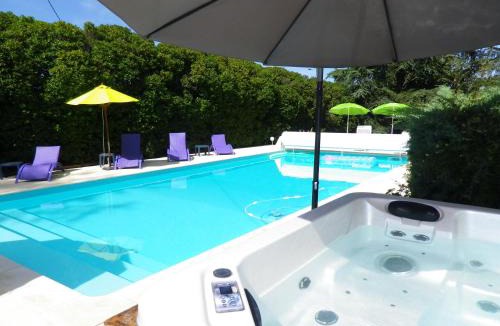 Beauville House | Séjour authentique-Piscine Privée Chauffée- Spa et Nature