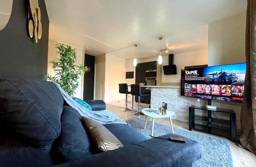 Bretigny-sur-Orge Apartment | Séjour Business & Famille, 2 chambres, Parking & WiFi