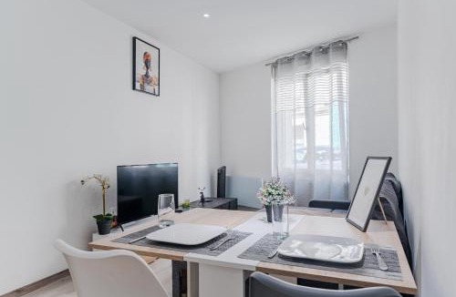 Chatellerault Apartment | Séjour Confort - Proche Gare & Centre - Futuroscope 1