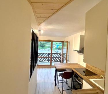 Metabief Apartment | Séjour confortable avec vue sur les pistes