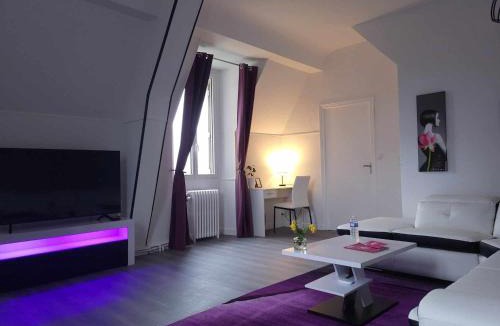 Cluis Bed & Breakfast | Séjour de Charme au Château avec Petit-Déjeuner et Parking - FR-1-591-705