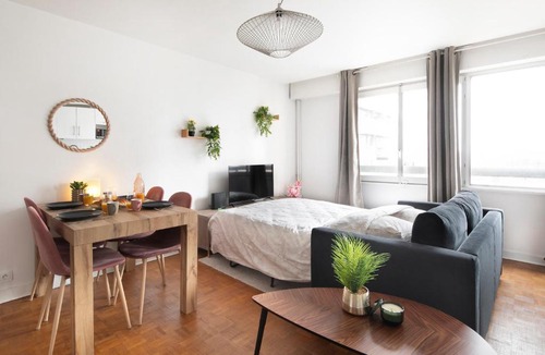 Flandres Apartment | Sacré Coeur - Central - Élégant