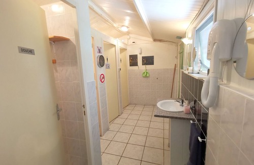 Saint-Jory-de-Chalais Ski Chalet | Safari Glamping Tent in the Dordogne
