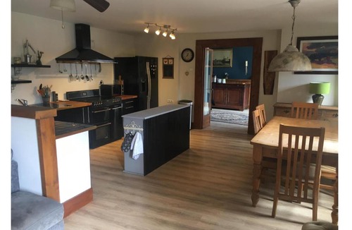 Saint-Saturnin House | Saint-Saturnin 3-Bed Home Sleeps 10 Pool Garden