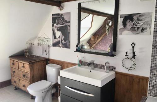 Saint-Saturnin House | Saint-Saturnin 3-Bed Home Sleeps 10 Pool Garden