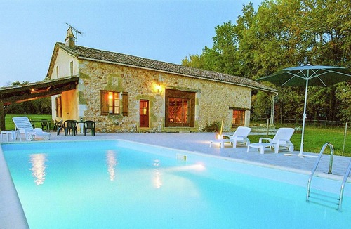 Biron House | Scenic Holiday Home in Biron with Private Swimming Pool