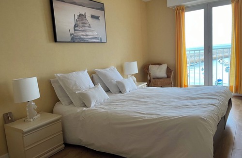 Binic Apartment | Sea view apartment 50 m from the beach.