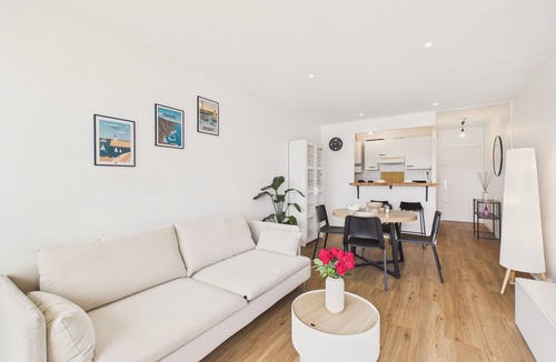 Erquy Apartment | Sea view for 2, beach 100m away