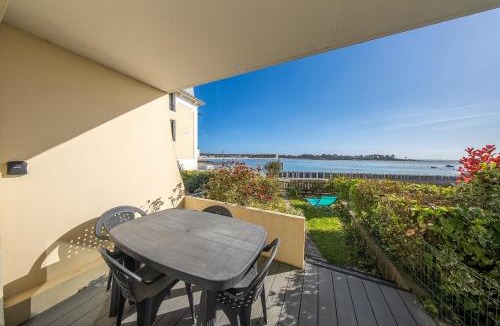 Kerroch Apartment | Sea-view garden-level flat