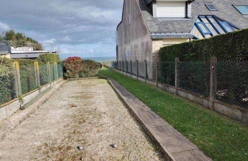 Penvins House | Sea View House for 9 - Beach Just Around the Corner & Family Comfort