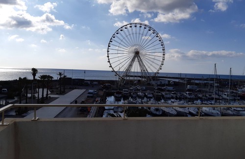Le Barcares Apartment | Seafront studio, air-conditioned, private parking, internet.