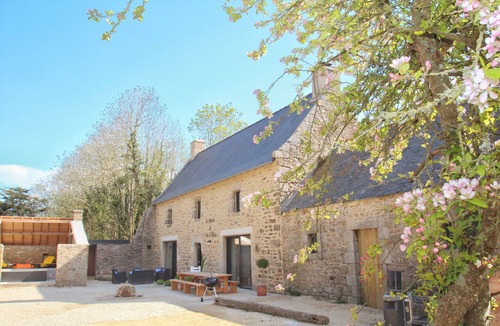 Kerlouet Villa | Seaside heated pool villa for 8 people.