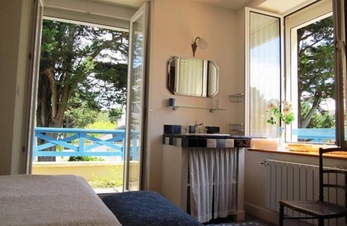 Carnac House | Seaside villa, 100 m from the beach, large garden, 3-star rating