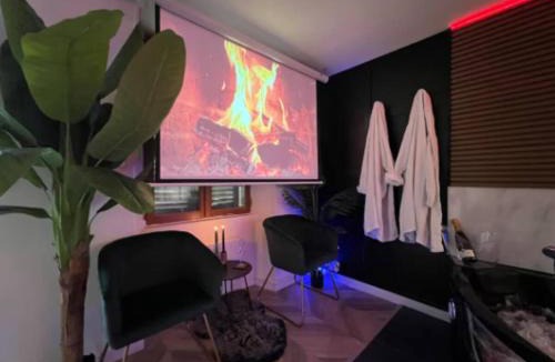 Souppes-sur-Loing Apartment | Secret Room Balnéo, Massage & Cinéma Duplex
