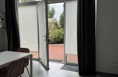 Laval Apartment | Self-contained studio in private property, near Laval's hypercentre